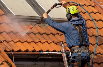 Démoussage et hydrofuge de toiture à Lomné